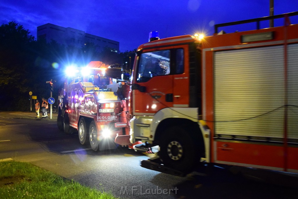 TLF 4 umgestuerzt Koeln Bocklemuend Ollenhauer Ring Militaerringstr P235.JPG - Miklos Laubert